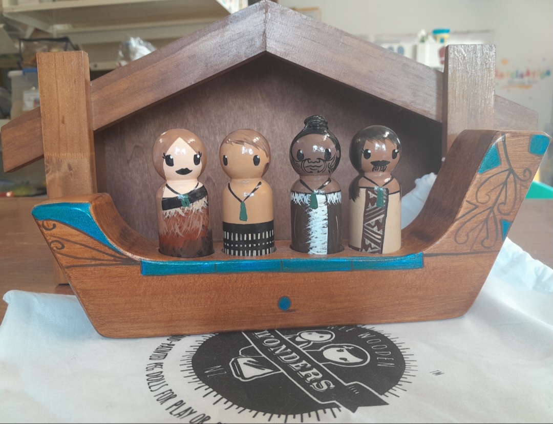 Wharenui, Waka and Maori whanau peg dolls